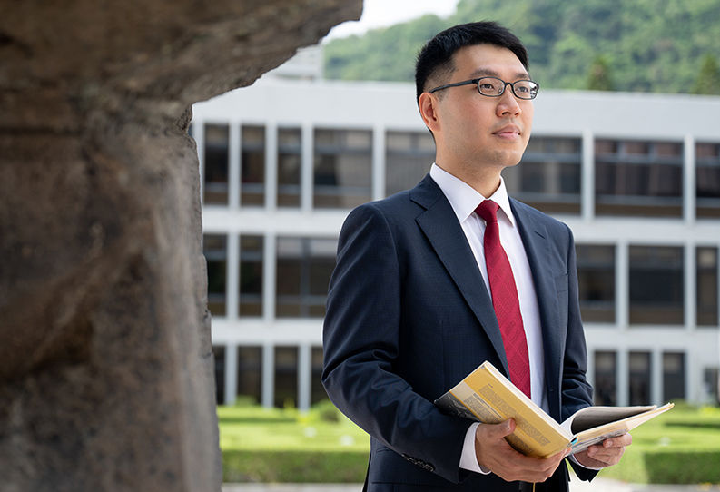 CUHK scholar receives Croucher Tak Wah Mak Innovation Award 2025