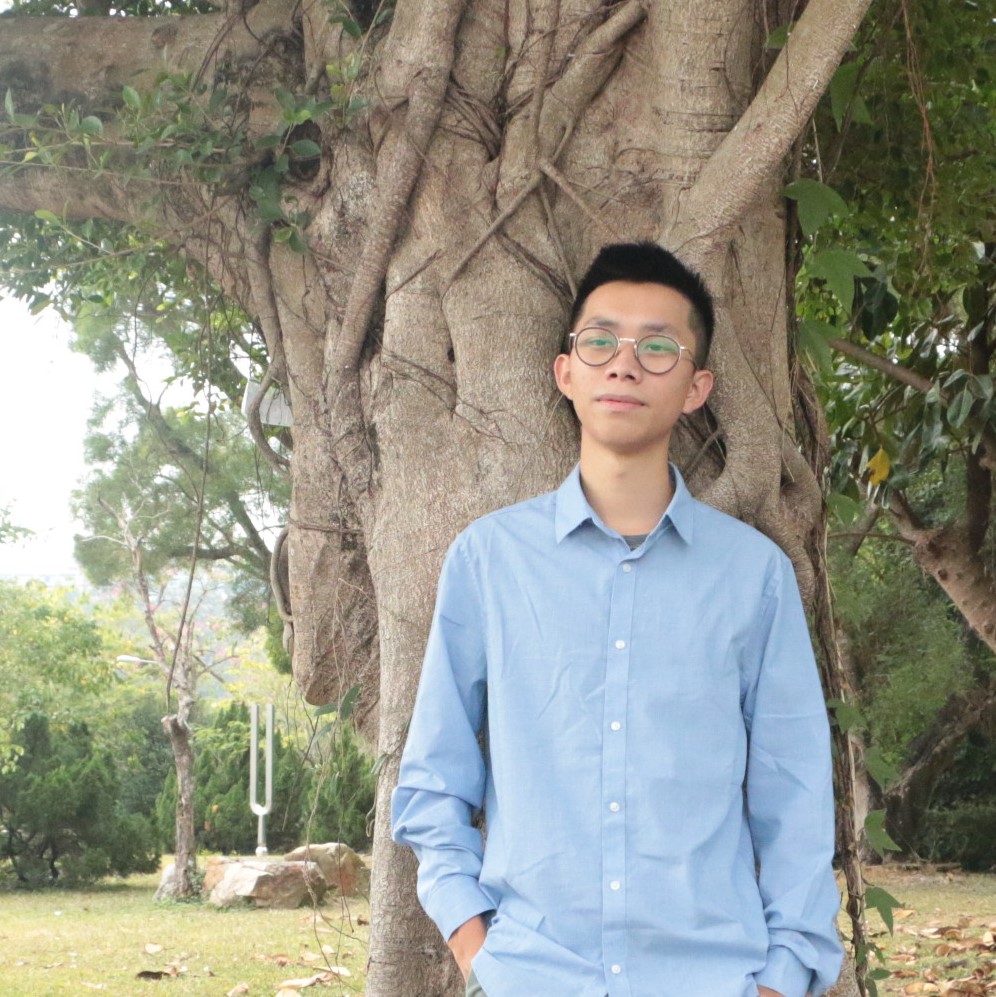 Photo_alone_sq